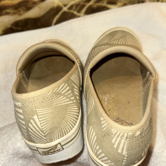 DANSCO - Calling all Nurses☺️. EU sz41. Fits like a Us Sz 9.5. - Picture 8 of 13